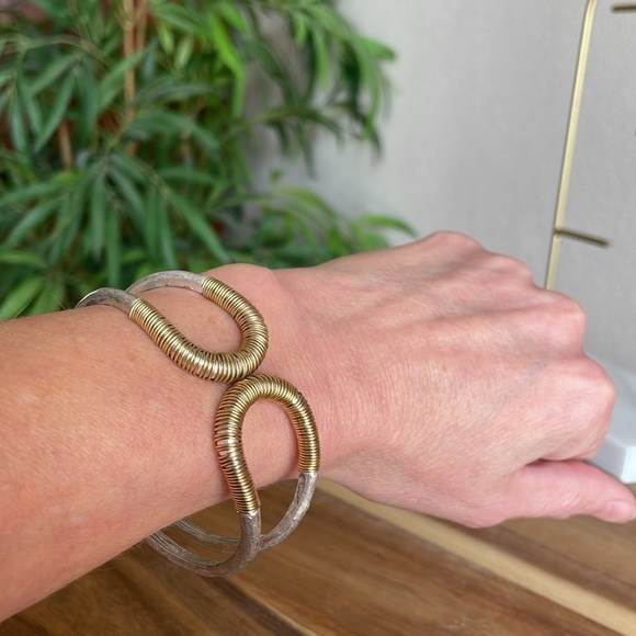 Jewelry - Bracelet Women’s Silver Gold Spring Closure Bangle Fashion Jewelry